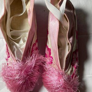 VINTAGE 1960 PINK EMBROIDERED ASIAN CULTURAL SHOES. SIZE: S (4/5)